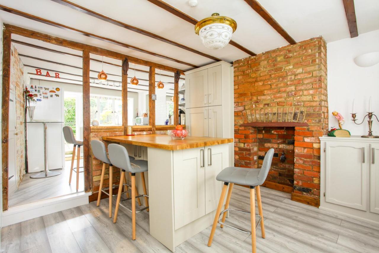 Newgate House, * Sandwich
